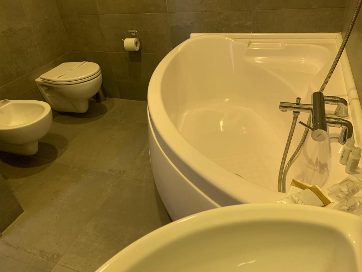 Palazzo 41 Rental Rooms San Pietro Vernotico Luaran gambar
