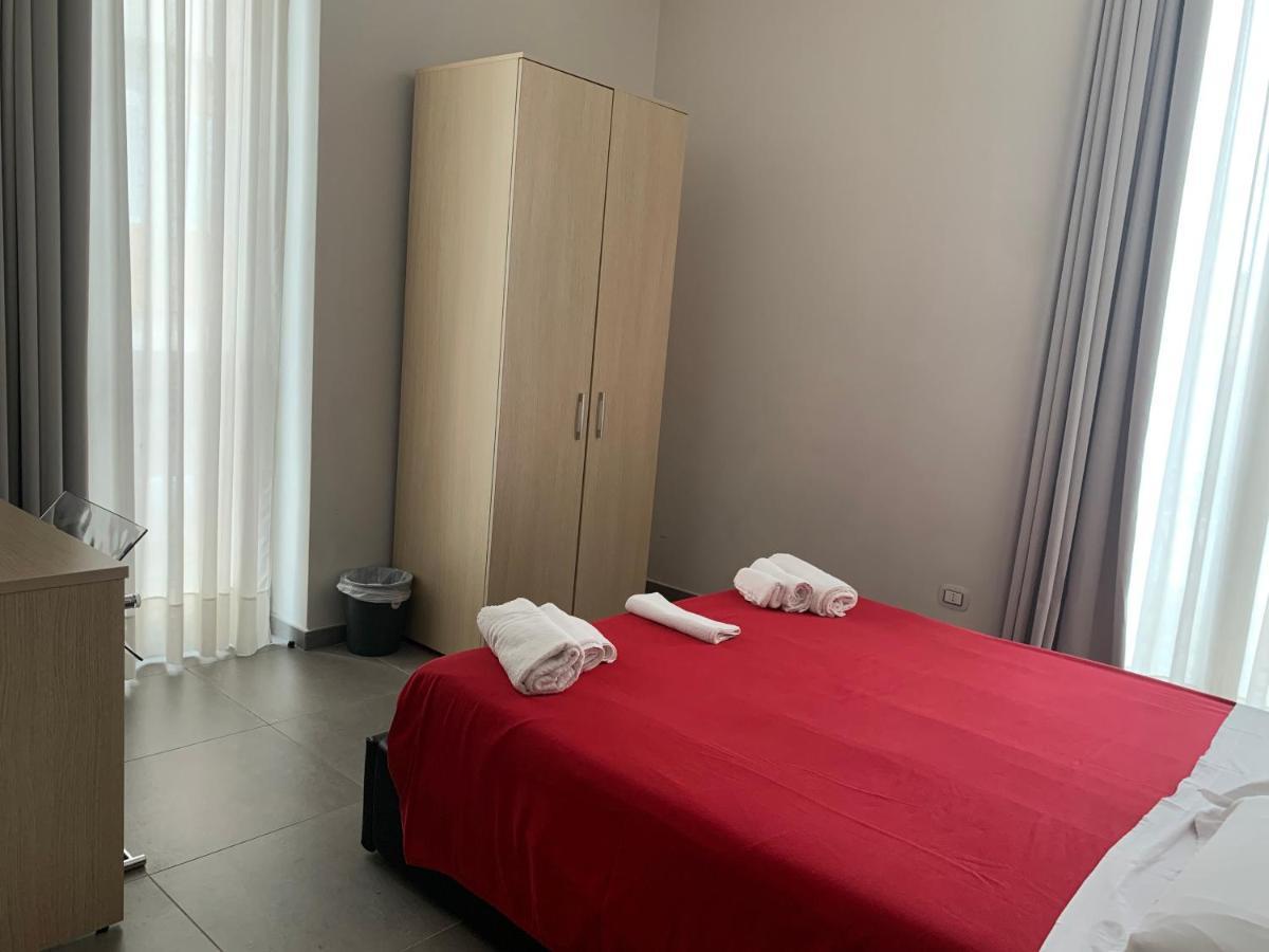 Palazzo 41 Rental Rooms San Pietro Vernotico Luaran gambar