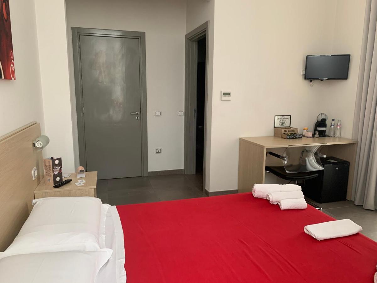 Palazzo 41 Rental Rooms San Pietro Vernotico Luaran gambar